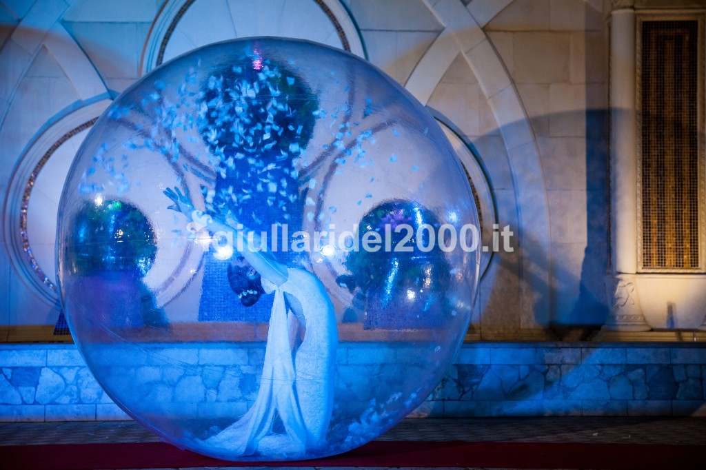 Ballerina nella Sfera per Feste e Cerimonie by I Giullari del 2000